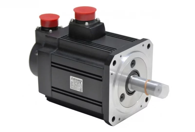 Серводвигатель HC-SFS152B оснащен тормозом